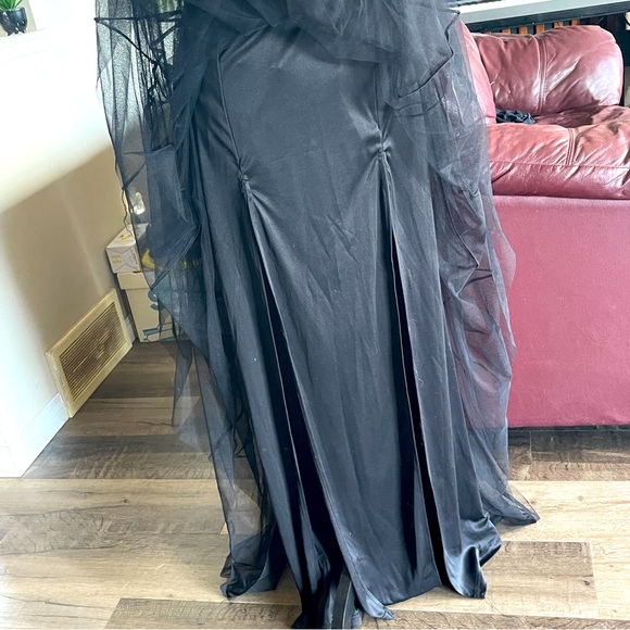 LUXXEL Black with Gold Accent Long Gown Size Medium - Picture 11 of 13